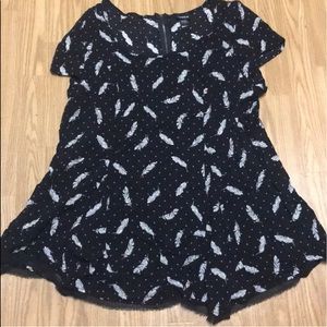 Torrid feather/Dot tunic top